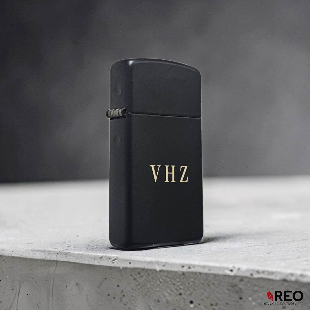 Encendedor ZIPPO SLIM NEGRO MATTE (1618) original con opción de grabado láser - Casa Ortiz