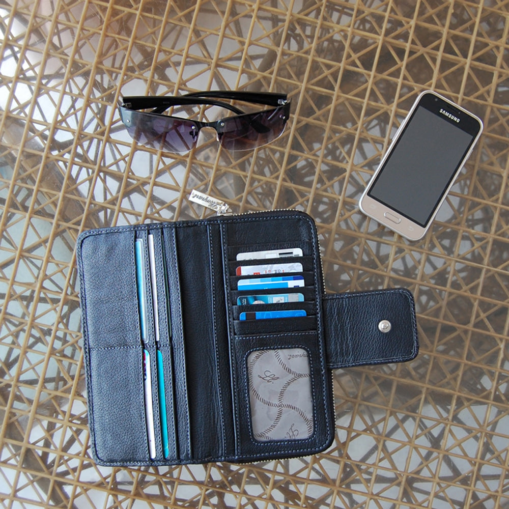 CARTERA BROCHE GRANDE AL FRENTE Y ZIPPER PIEL NEGRO (LL1091)