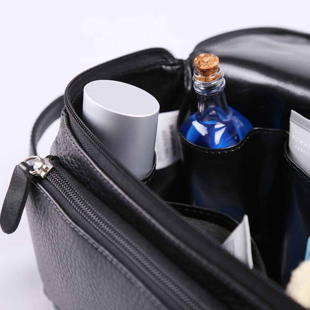 NECESER DE PIEL BOLSA AL FRENTE EN PIEL NEGRO (LL6006)
