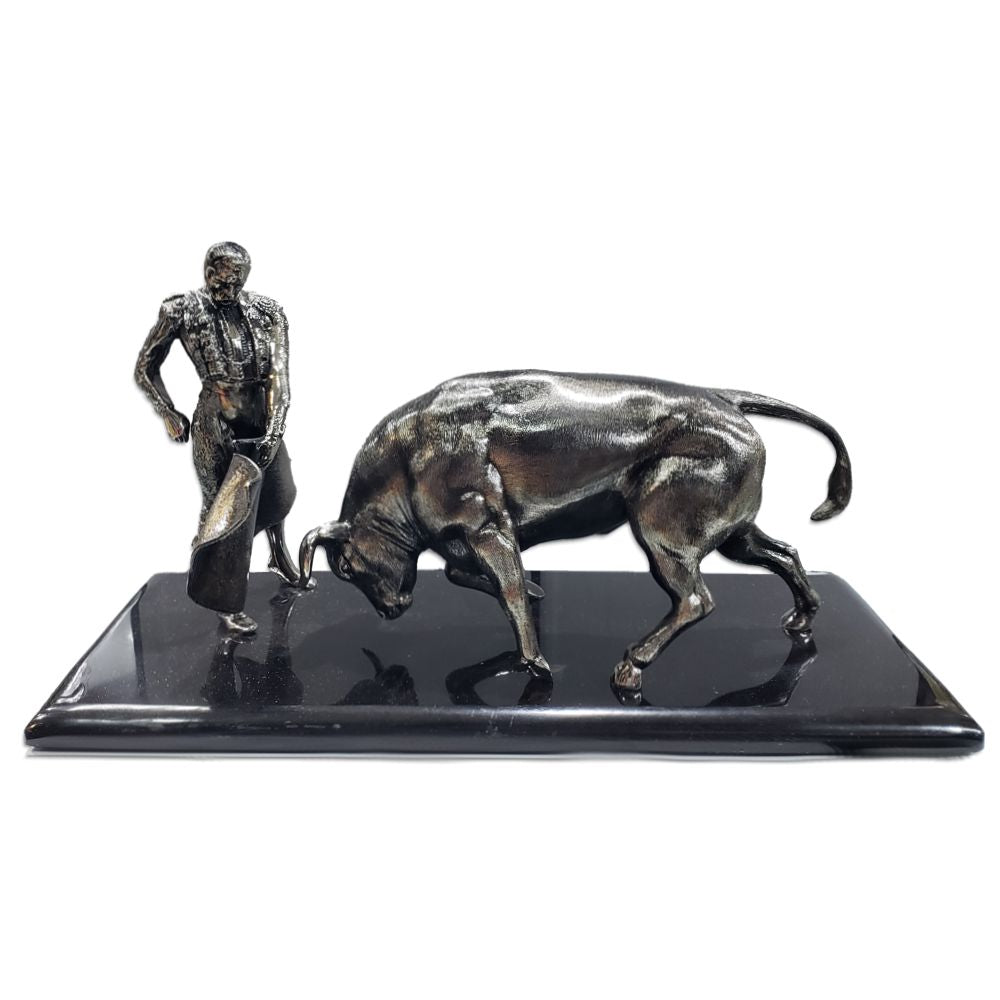 TORERO CON TORO GRANDE