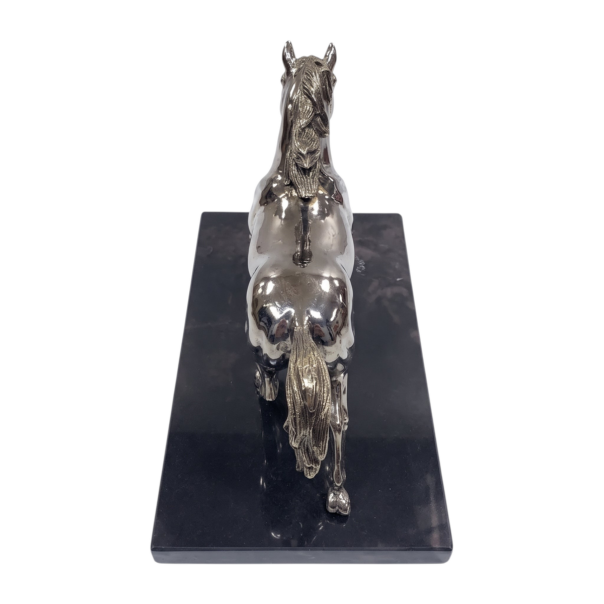 Figura de caballo árabe trotando de Regalos Ejecutivos Ortiz en antimonio plateado sobre base de mármol negro