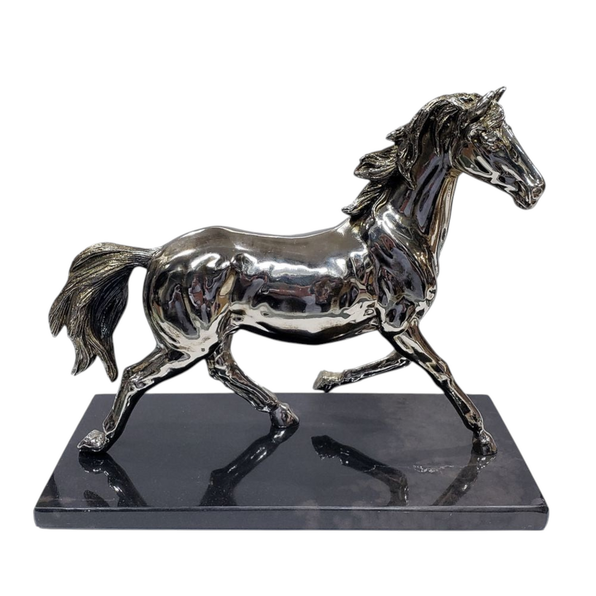 Figura de caballo árabe trotando de Regalos Ejecutivos Ortiz en antimonio plateado sobre base de mármol negro