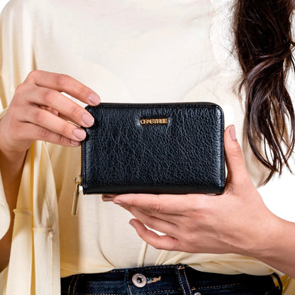 Regalos Ejecutivos Ortiz black textured synthetic leather wallet with gold Crabtree logo and zip closure.