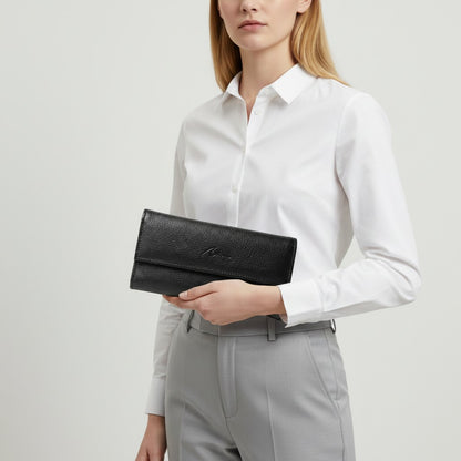 Regalos Ejecutivos Ortiz black genuine leather elongated wallet with snap closure held by a woman in a white shirt