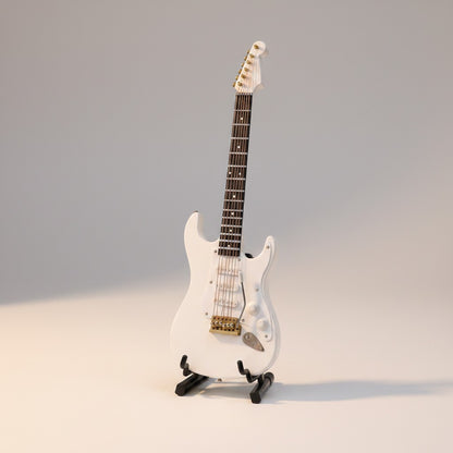 Regalos Ejecutivos Ortiz white electric guitar replica on stand, 14cm decorative collectible.